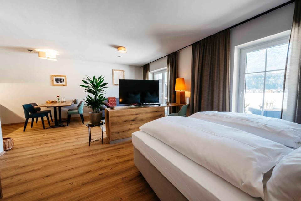 Bed, Living room