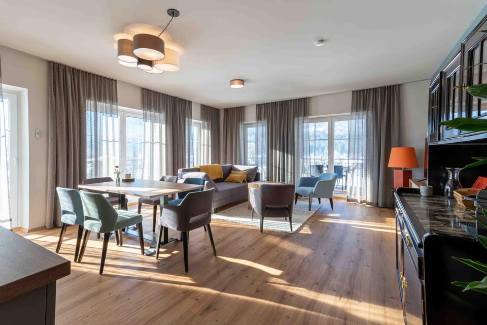 Living room, Dining area