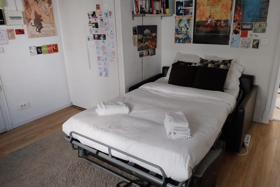 Studio for 2 - near Louvre Museum Apartment in Paris