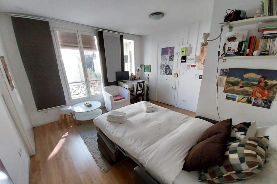 Studio for 2 - near Louvre Museum Apartment in Paris