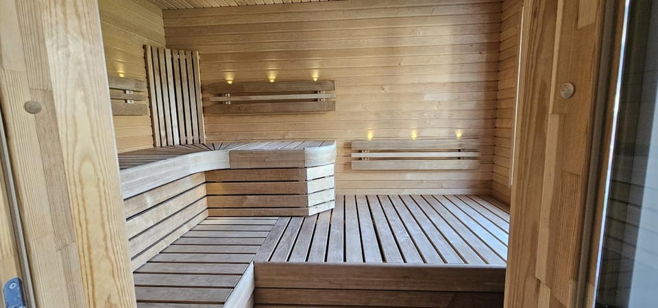 Log cabin with pool, sauna and boat by Torreby Castle Cabin in Västra Götaland County