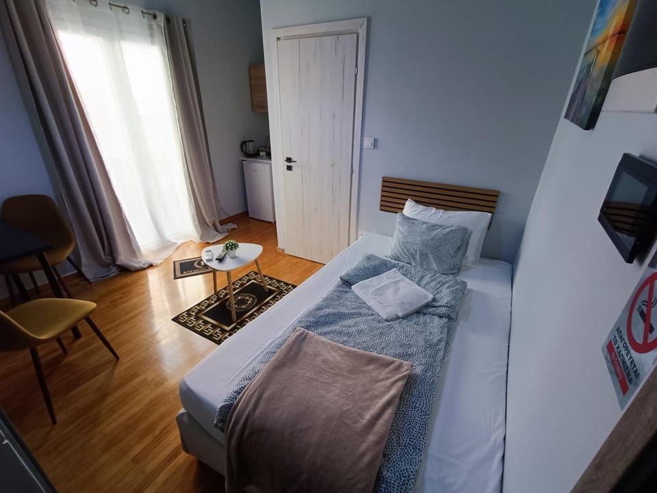 Bed, Living room, Photo of the whole room, Bedroom