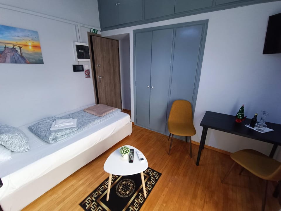 Bed, towels