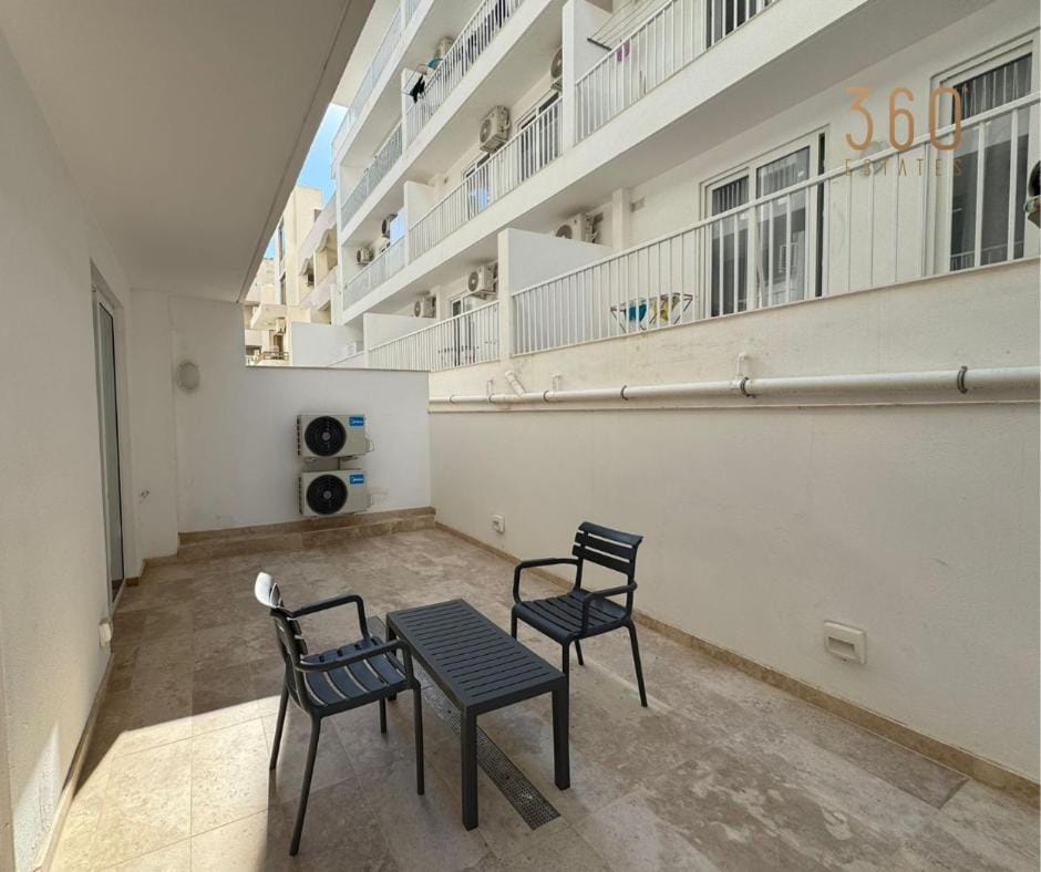 Patio, View (from property/room), Balcony/Terrace, Living room, Seating area