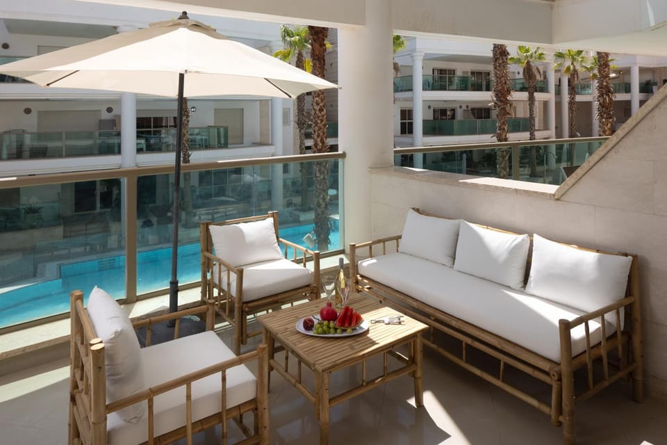 View (from property/room), Pool view