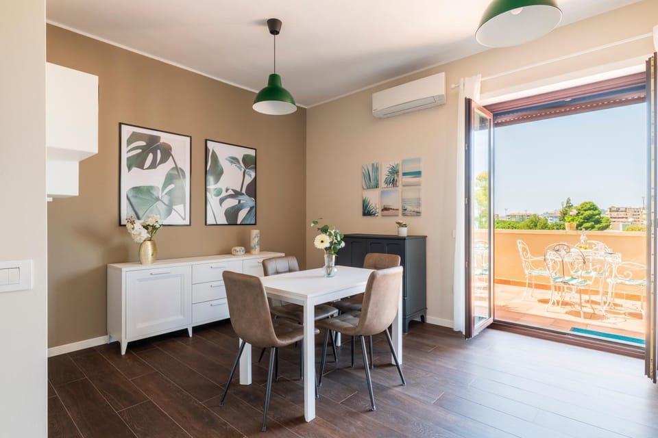 View (from property/room), Balcony/Terrace, Dining area, air conditioner