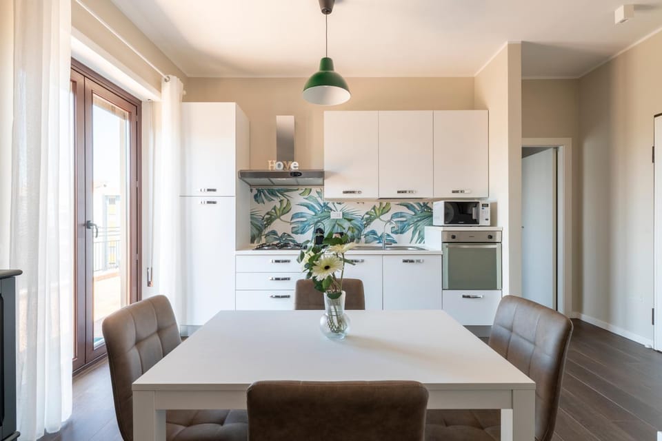 Dining area, microwave, kitchen