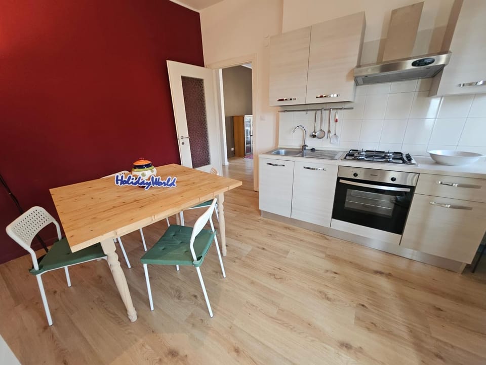 Kitchen or kitchenette, Dining area, oven, stove