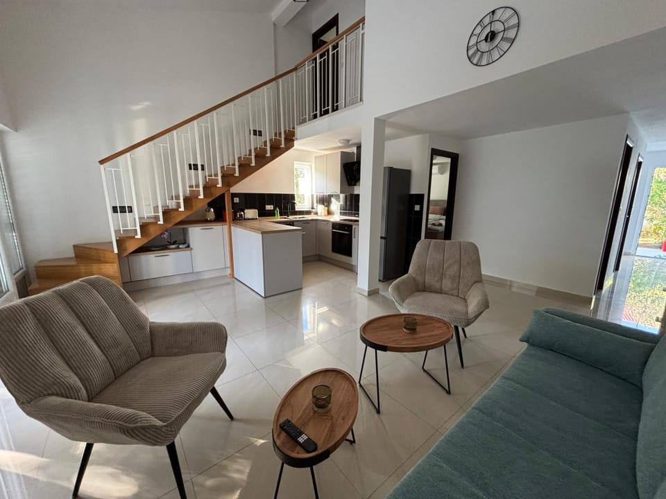 Kitchen or kitchenette, Living room