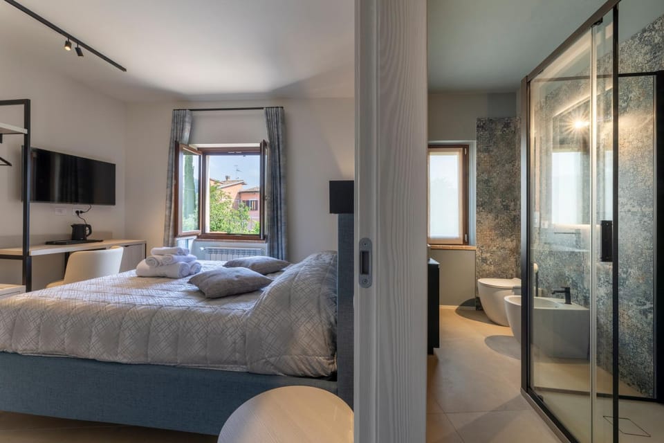 Bed, Bathroom, TV and multimedia, Photo of the whole room, Bedroom, hair dryier, safe, towels, washing machine, dryer, air conditioner