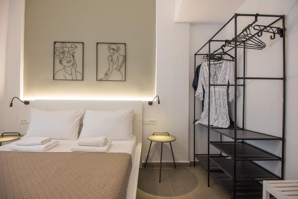 Bed, Bedroom, towels, wardrobe