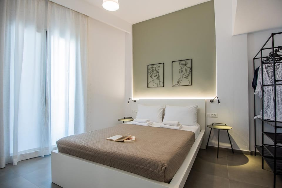 Bed, Bedroom, towels, air conditioner