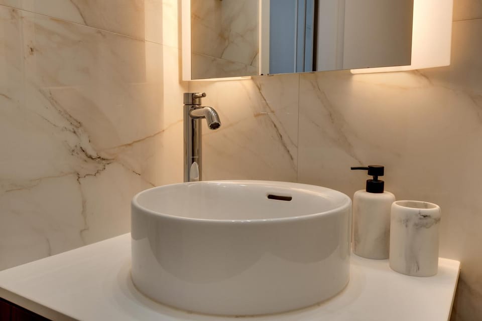 Oniro Suites Makenzy Apartment in Larnaca