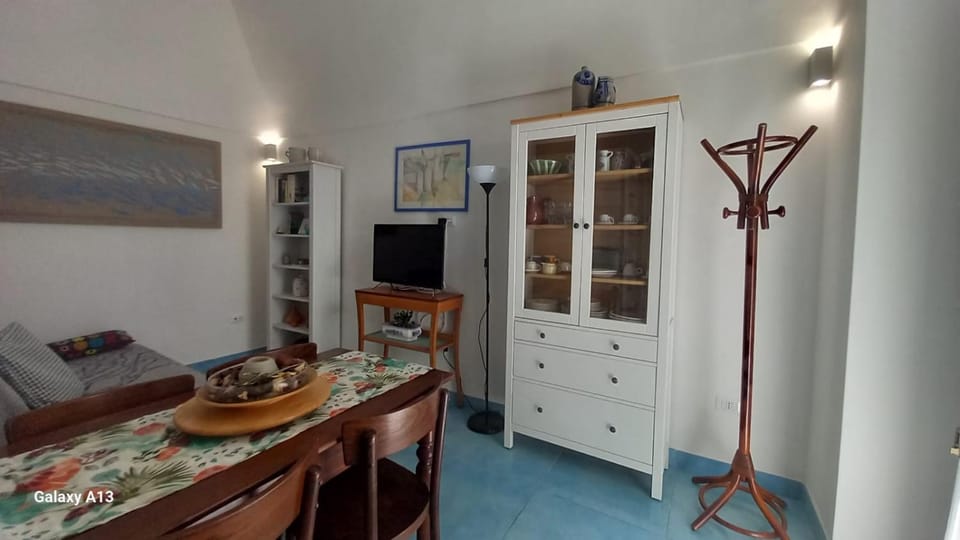 Communal lounge/ TV room, TV and multimedia, Living room, Seating area, Evening entertainment