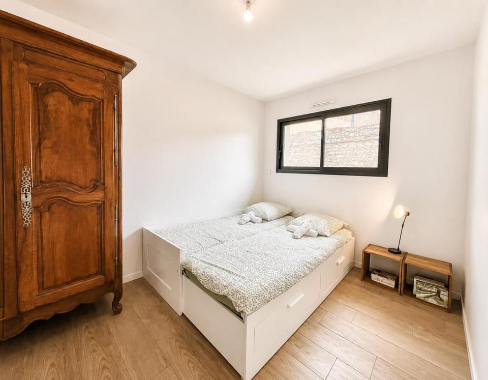 Bed, Photo of the whole room, Bedroom, towels, wardrobe