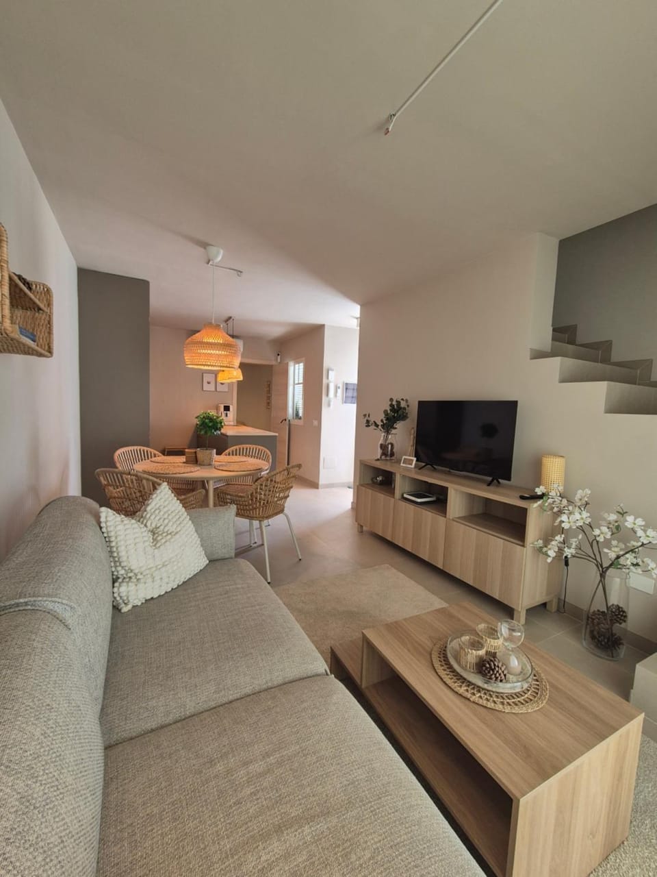 TV and multimedia, Living room, Seating area