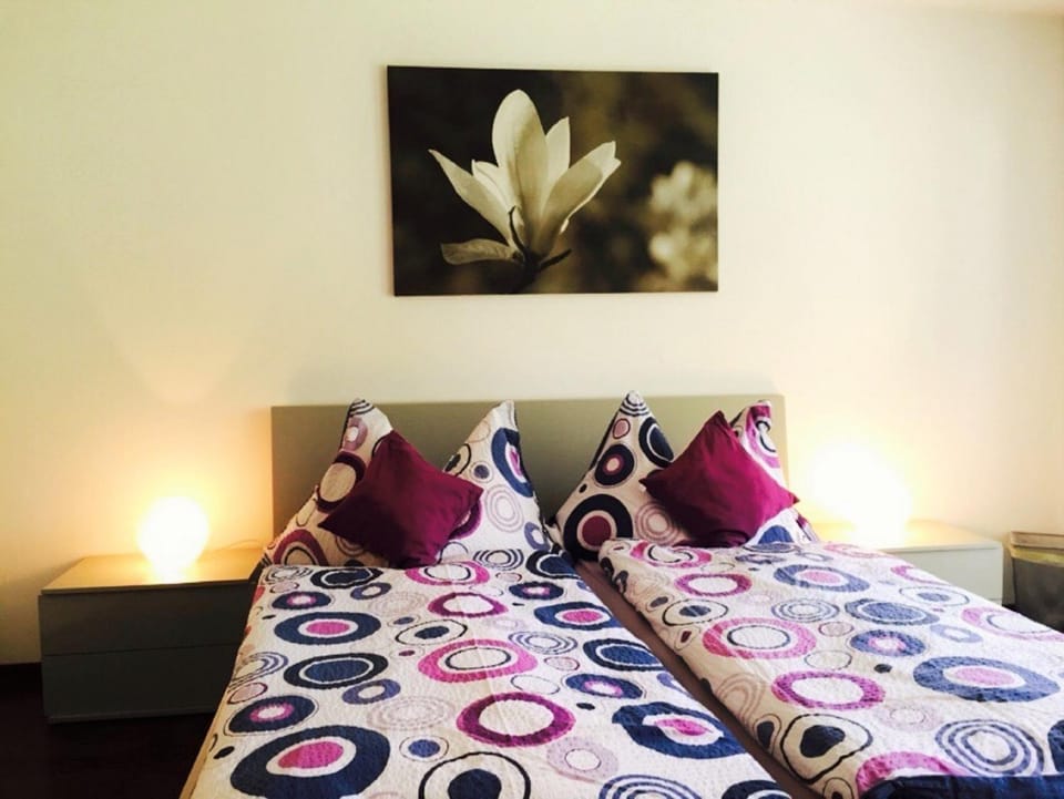 Property building, Nearby landmark, Spring, Bed, Day, Night, Winter, Summer, Living room, Other, Other, Photo of the whole room, Decorative detail, Decorative detail, Bedroom, Autumn, On site, Landmark view, Landmark view, Mountain view, Mountain view