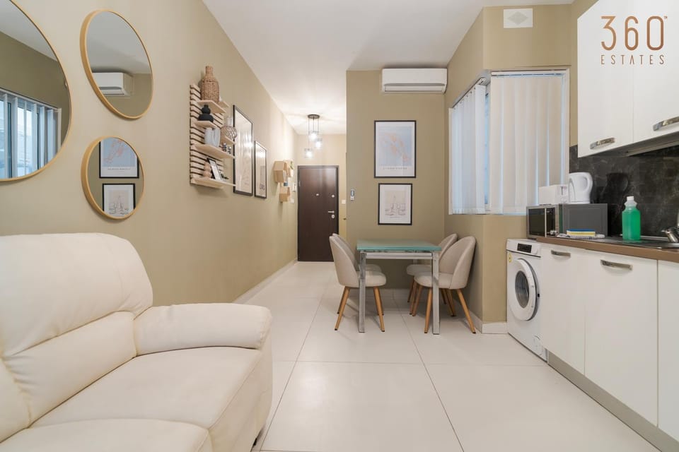 Kitchen or kitchenette, Living room, Seating area, Dining area, dishwasher, stove, washing machine