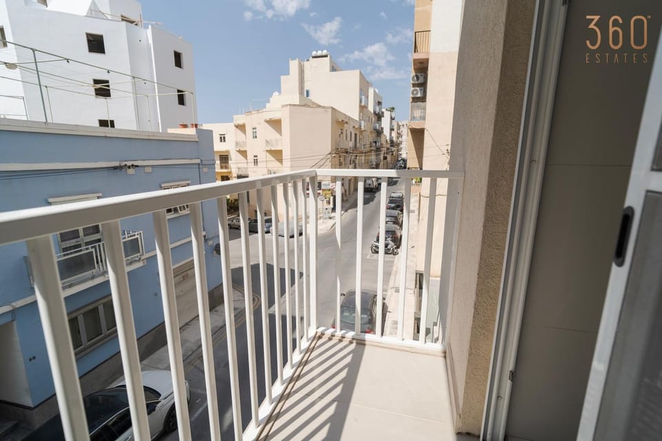 Property building, Day, View (from property/room), Balcony/Terrace