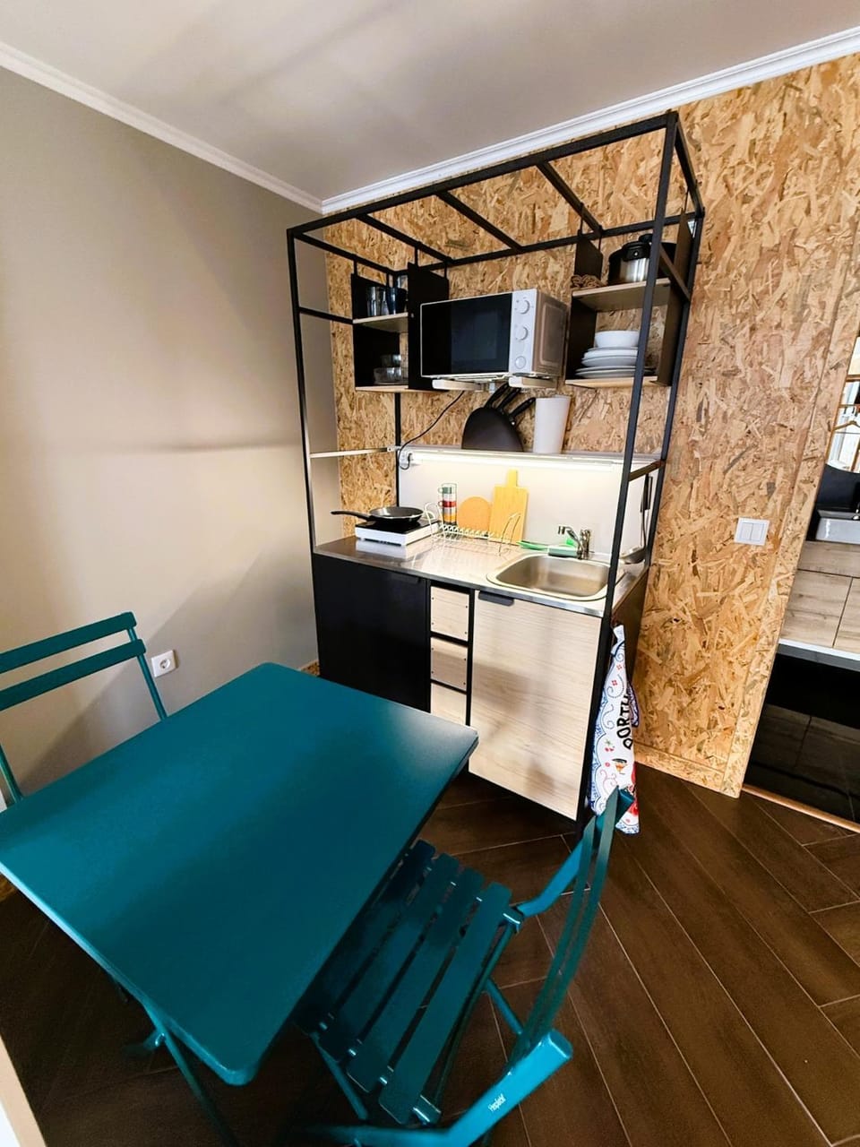 Kitchen or kitchenette, Living room, Seating area, Dining area, minibar, oven