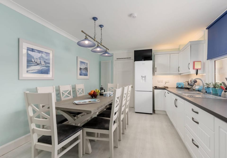 Coffee/tea facilities, Kitchen or kitchenette, Dining area