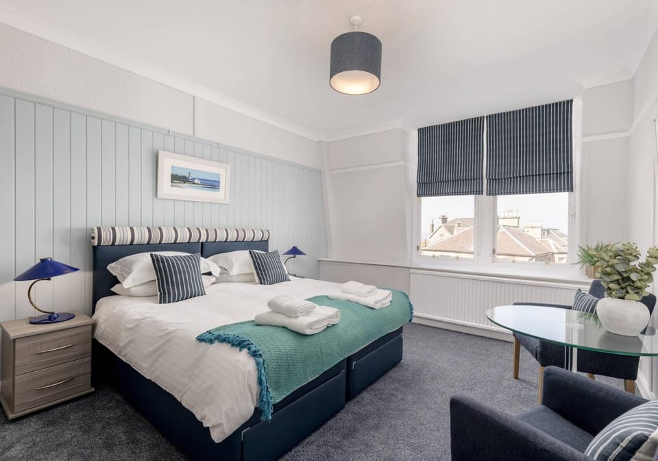 Seating area, Bedroom, Sea view, Street view