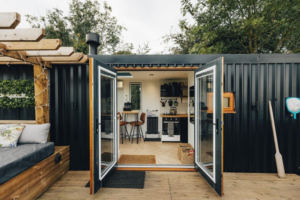 The Duck Pond Cabin Cabin in England