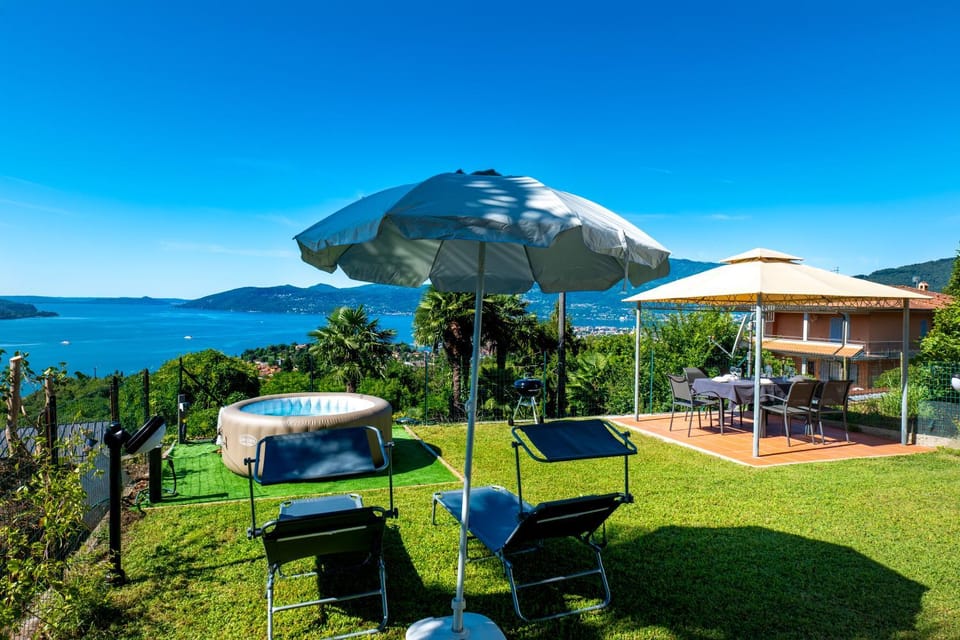 Lake view, sunbed