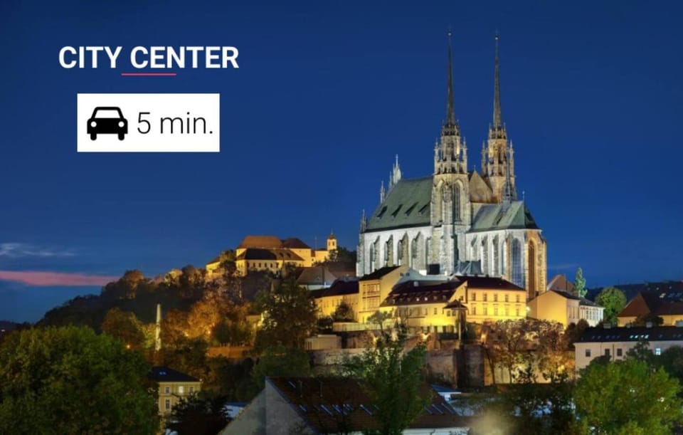 Vivien Modern City Apartment in Brno