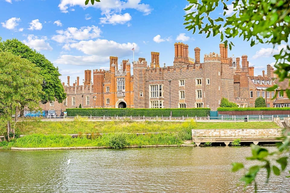 Nearby landmark, View (from property/room)