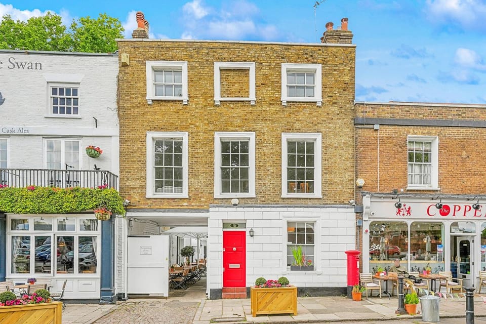 Property building, Facade/entrance, Off site