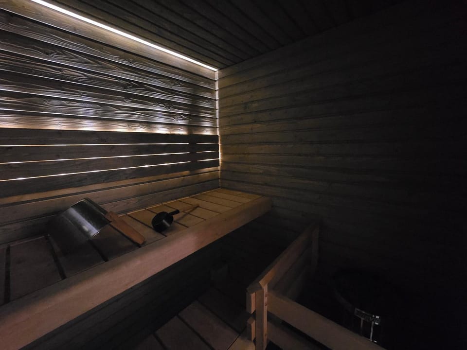 HomeAurora! 4BR Family House - Sauna - Forest View Villa in Rovaniemi