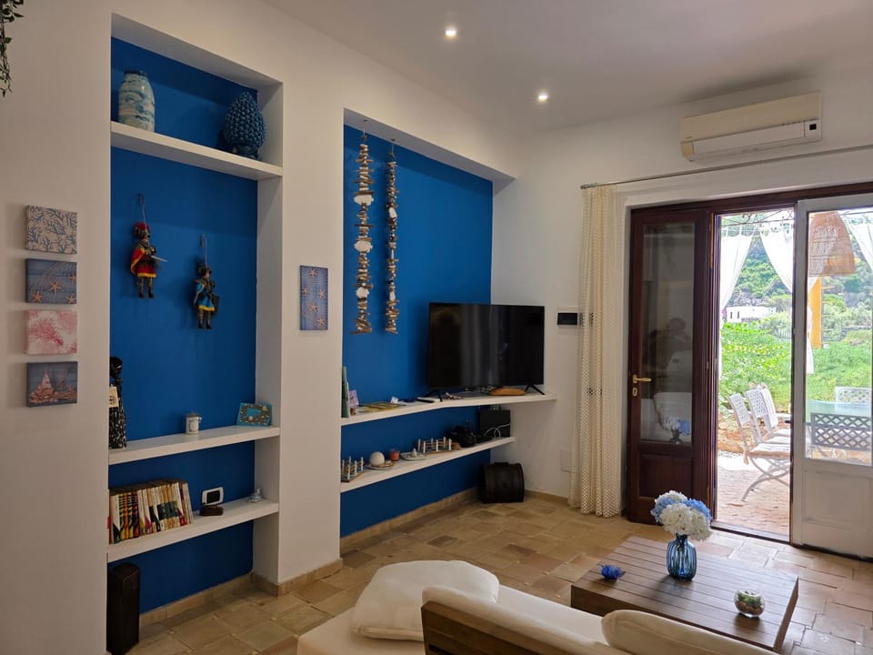 TV and multimedia, Lounge or bar