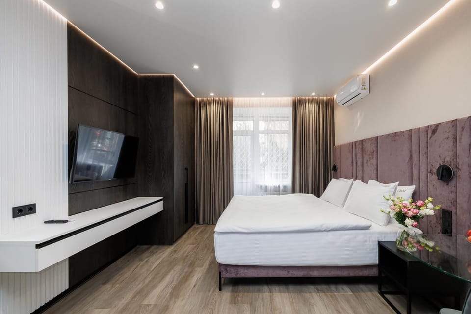 Photo of the whole room, Seating area, Bedroom