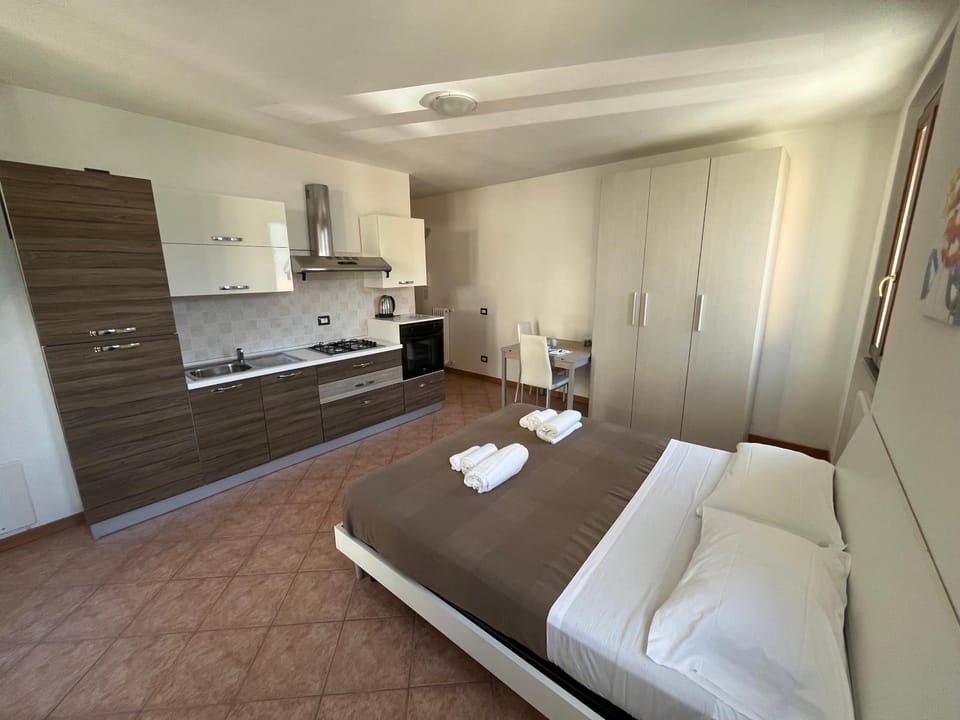 Bed, Kitchen or kitchenette, Photo of the whole room, Bedroom, stove, towels, wardrobe