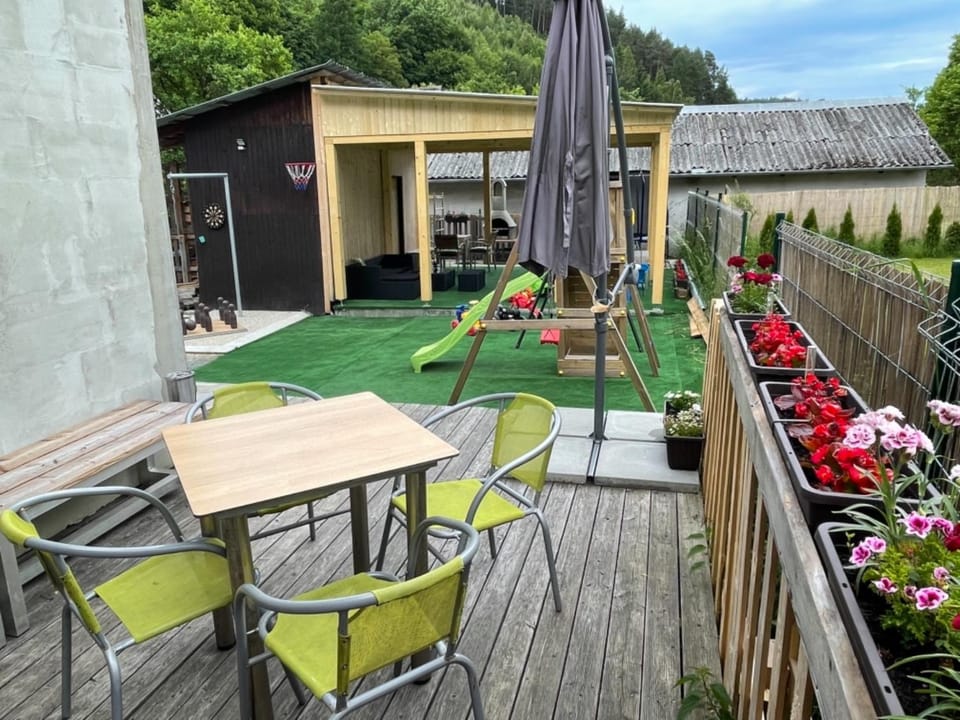 BBQ facilities, Children play ground, Balcony/Terrace, Seating area, children, flat iron