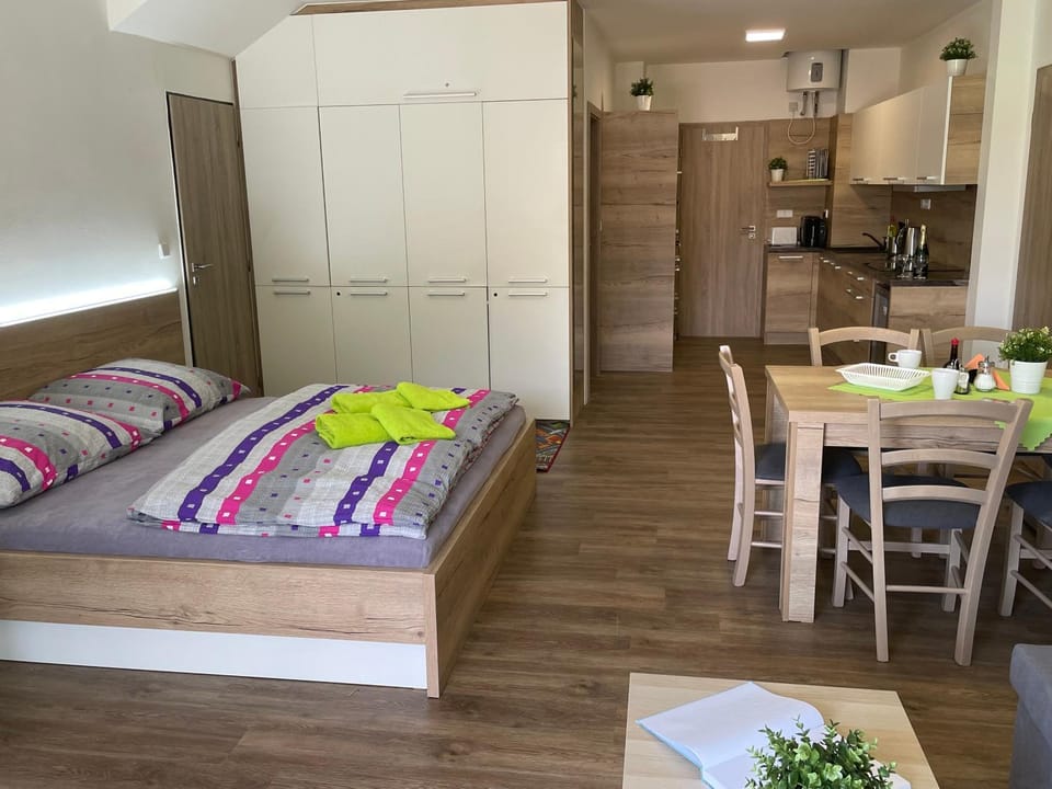 Bed, Kitchen or kitchenette, Seating area