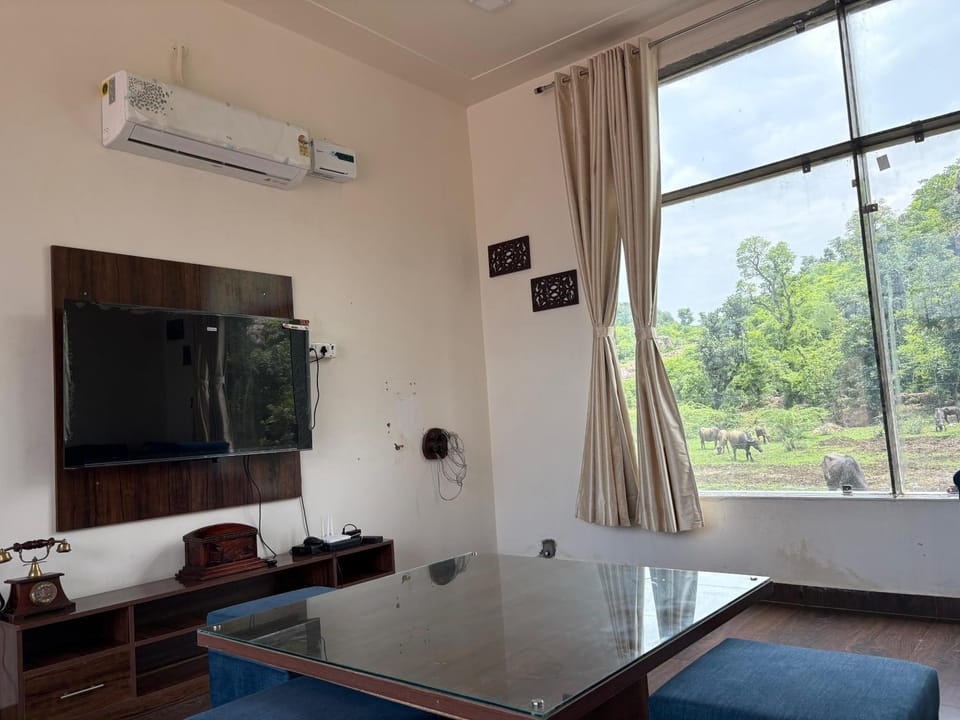 Mountain view, room service