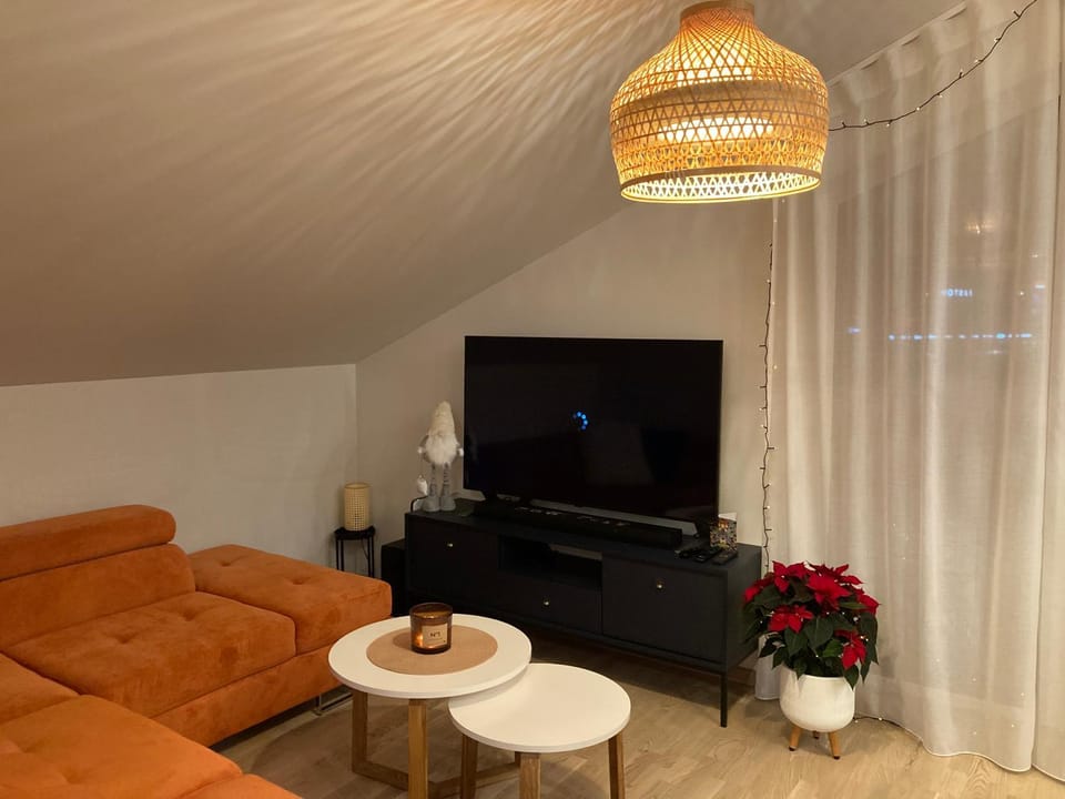 Communal lounge/ TV room, TV and multimedia, Seating area