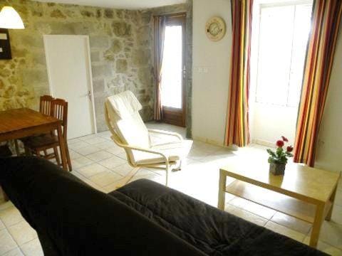 GITE RURAL RECENT avec GRANDE TERRASSE House in Auvergne-Rhône-Alpes