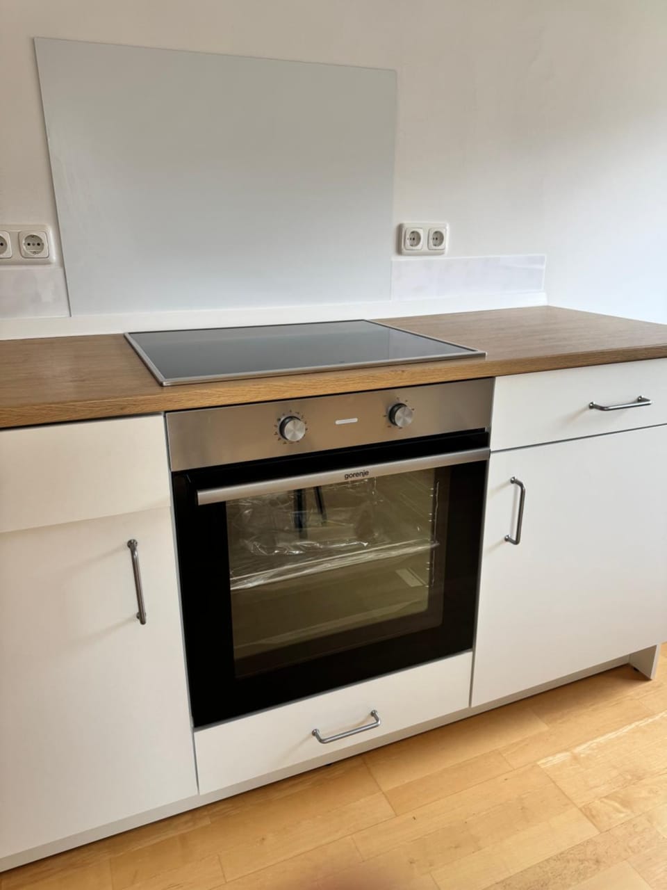 Kitchen or kitchenette, Dining area, stove