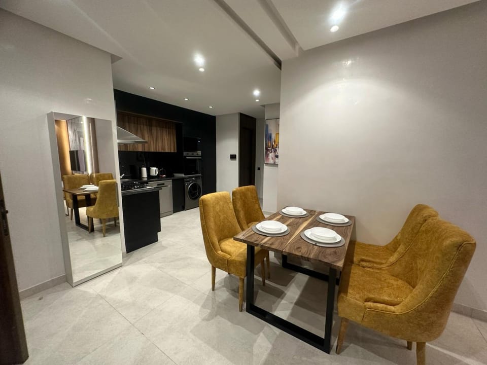 Kitchen or kitchenette, Living room, Dining area