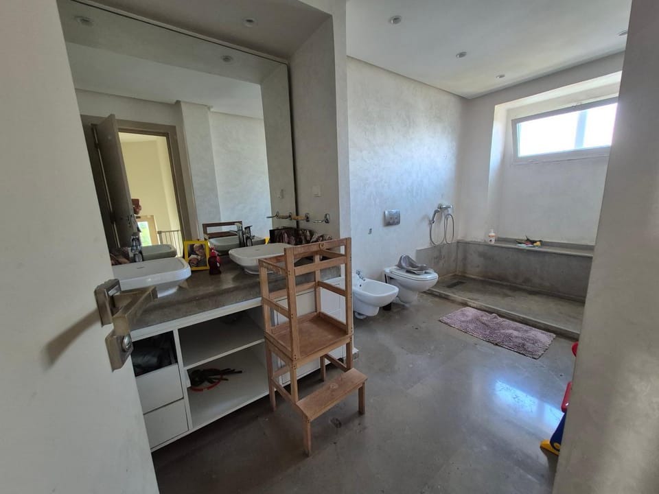 Bathroom, Photo of the whole room