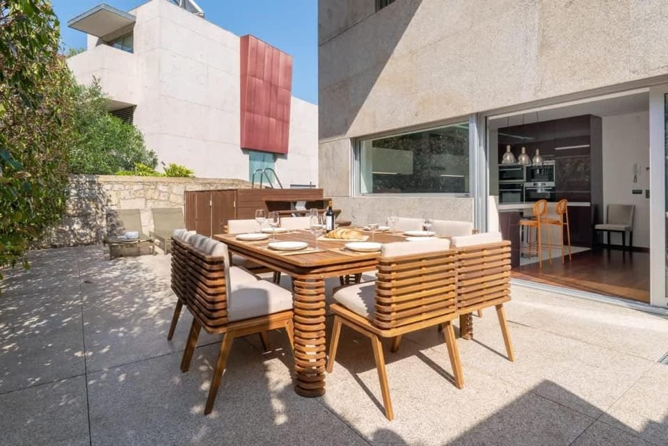 Skyline Retreat with pool by Portugal Active Villa in Viana do Castelo