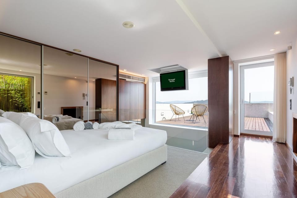 Bed, TV and multimedia, Balcony/Terrace, Bedroom, wardrobe