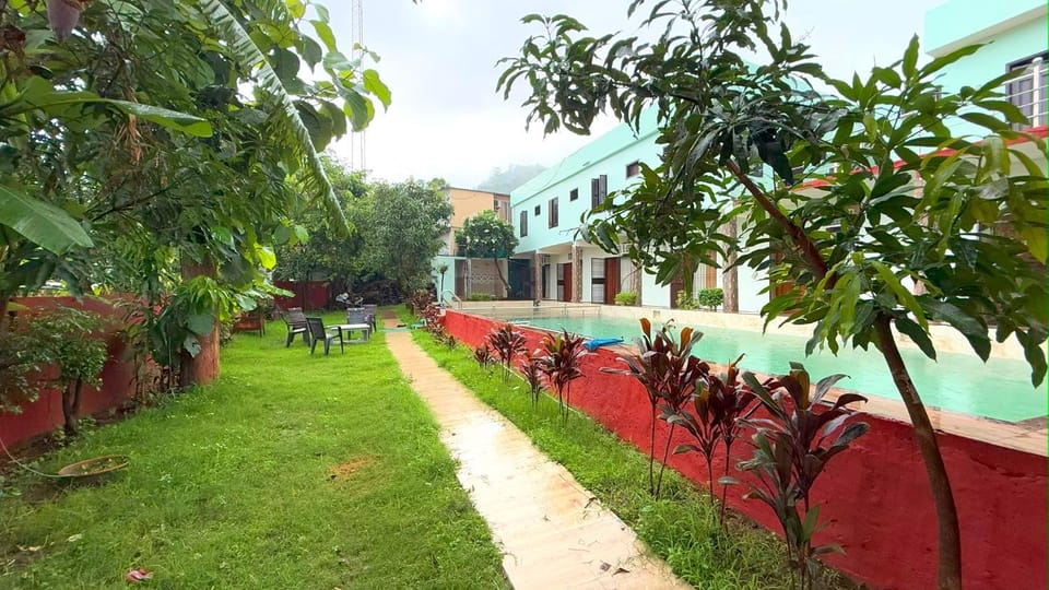 Property building, Garden, Garden view, Swimming pool