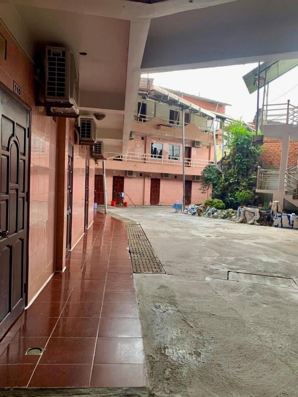 Property building, Patio, Balcony/Terrace