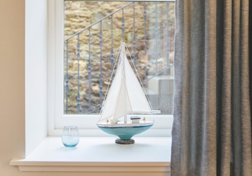 Living room, Decorative detail, Garden view