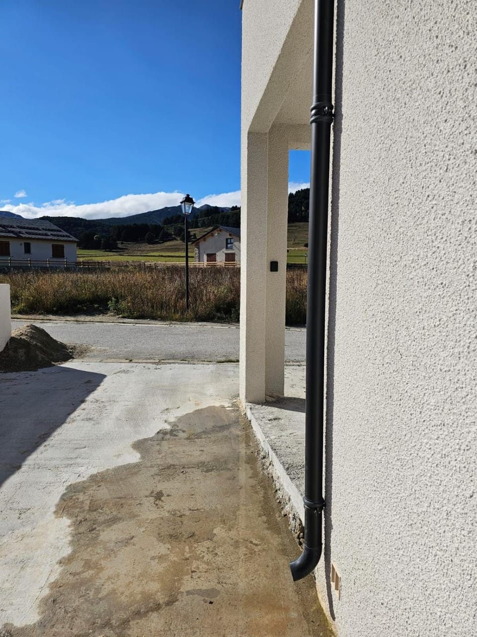 Property building, Day, Mountain view