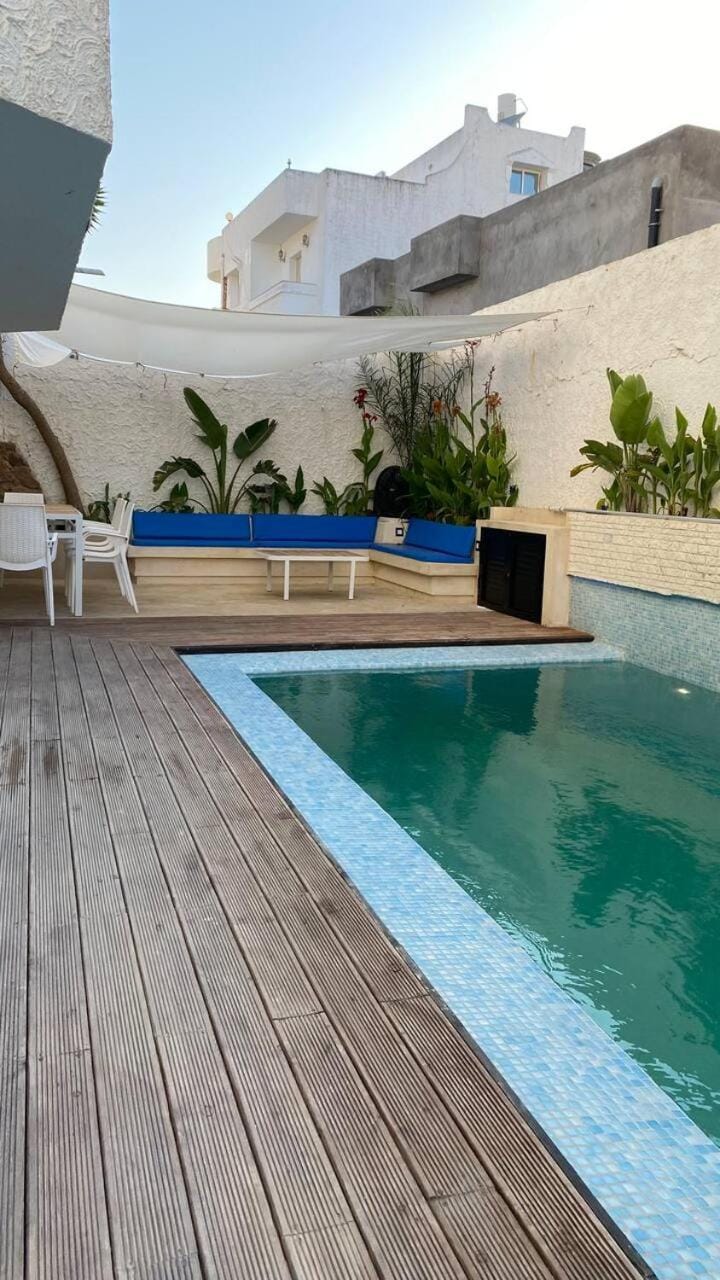 Swimming pool, Swimming pool